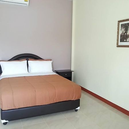 Palm Lodge Resort Nakhon Ratchasima Bagian luar foto